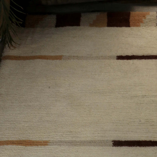 Stagger White 1 Tsug Den Carpet