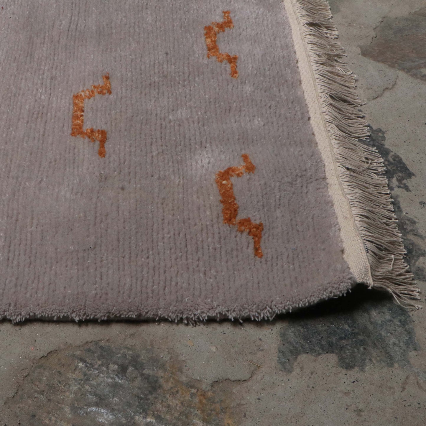 Tiger Stripe Tsug Den Carpet