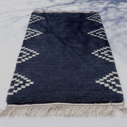 Navy Triangle Edge Tsug Den Carpet