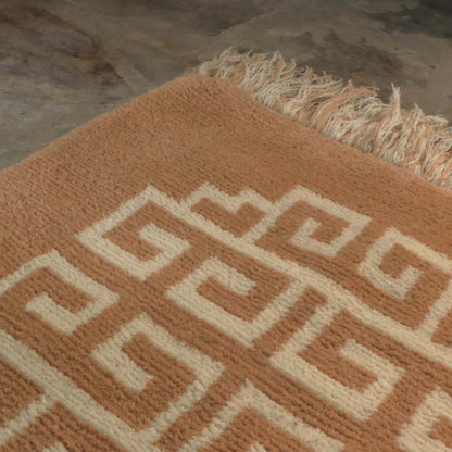 Round Knot Buttercup Tsug Den Carpet