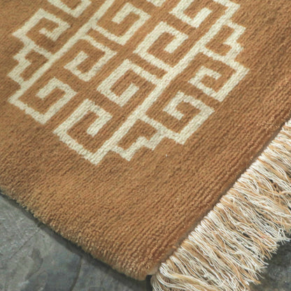 Round Knot Buttercup Tsug Den Carpet