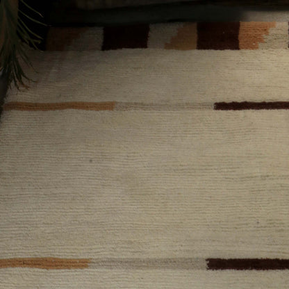 Stagger White 1 Tsug Den Carpet