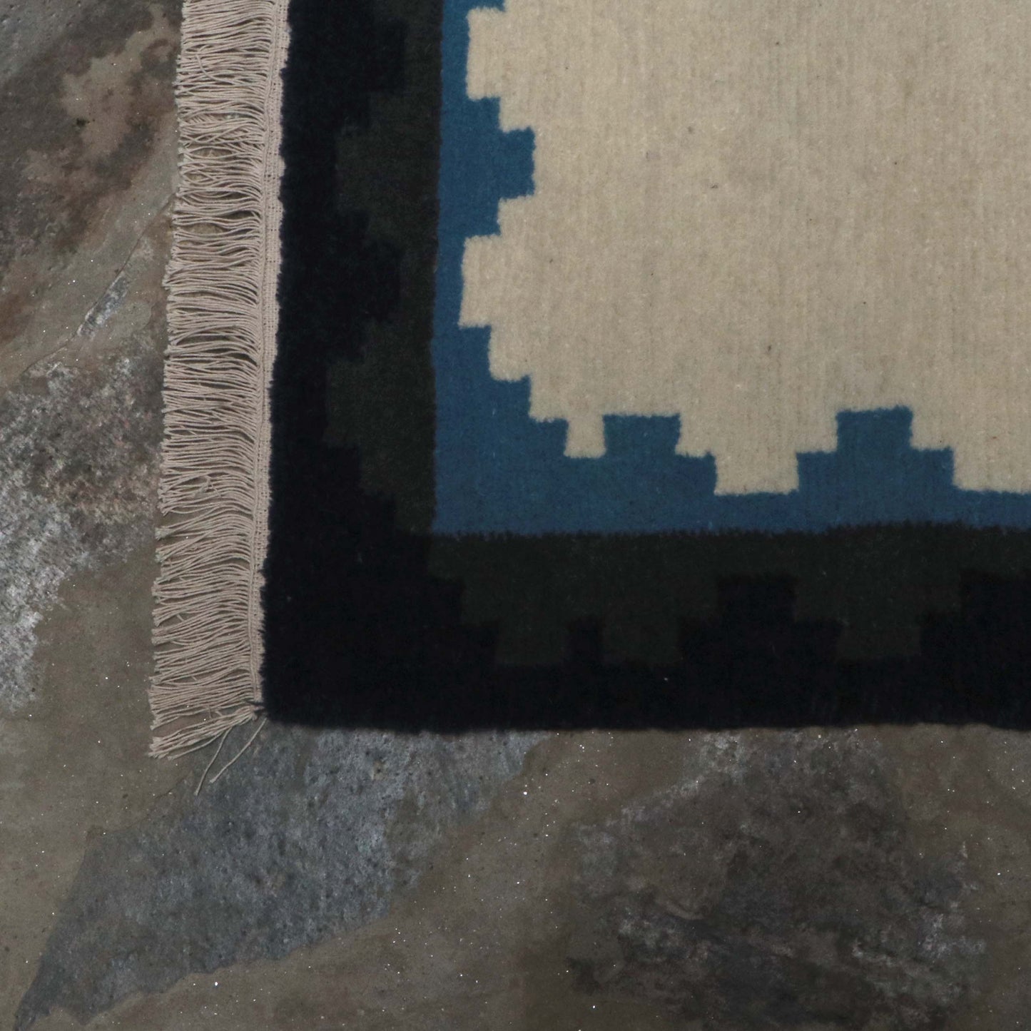 Eaves Border- Tsug-den Carpet