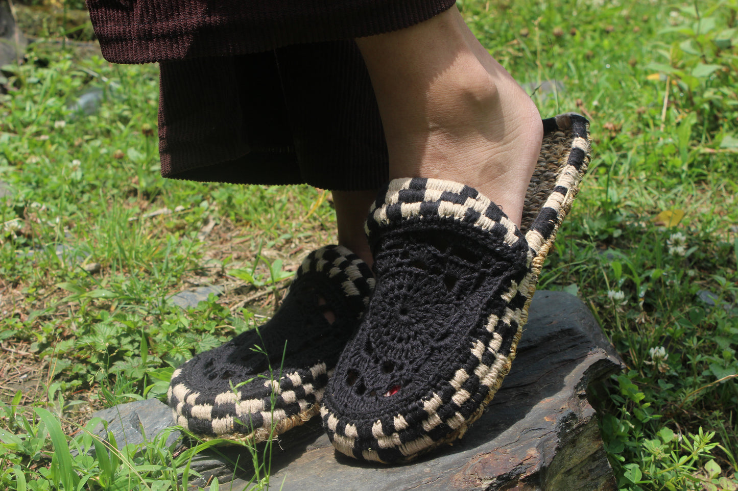 Black Himalayan Hemp Wool Slippers